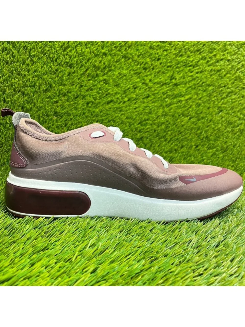 Nike Air Max Dia Plum Eclipse Womens Size 10 Purple White Running Shoes Sneakers
